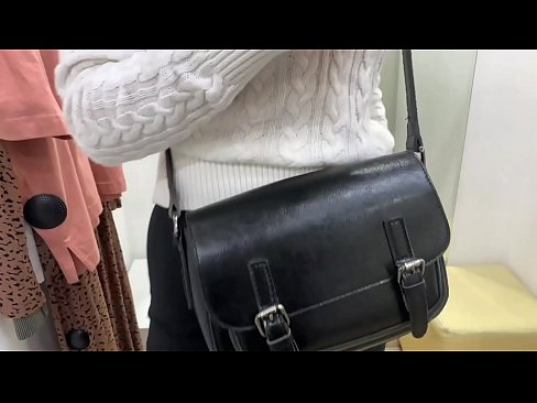 ❤️ Veřejná masturbace mladé feny FeralBerry s dildem ve fitku ️❌ Šukání video u nás ❌️❤